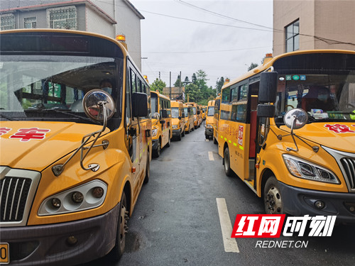 桂陽交警開設綠色通道 為全縣校車集中“體檢”