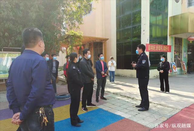 鄧州市公安局穰東派出所聯(lián)合召開校車駕駛員安全培訓(xùn)暨應(yīng)急演練/ 鄧州市公安局穰東派出所聯(lián)合召開校車駕駛員安全培訓(xùn)暨應(yīng)急演練