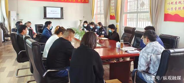 鄧州市公安局穰東派出所聯(lián)合召開校車駕駛員安全培訓(xùn)暨應(yīng)急演練/ 鄧州市公安局穰東派出所聯(lián)合召開校車駕駛員安全培訓(xùn)暨應(yīng)急演練