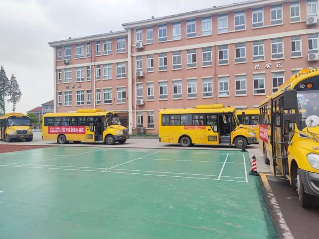 潛江市田家炳實驗小學附屬幼兒園開展校車應急疏散演練活動/ 潛江市田家炳實驗小學附屬幼兒園開展校車應急疏散演練活動