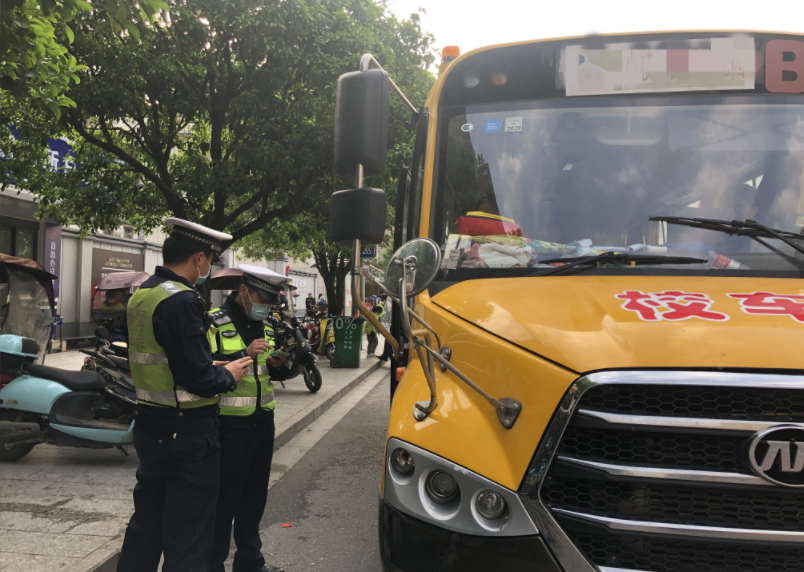 超員,校車司機準駕不符……全州交警開展校車安全整治 超員,校車司機準駕不符……全州交警開展校車安全整治