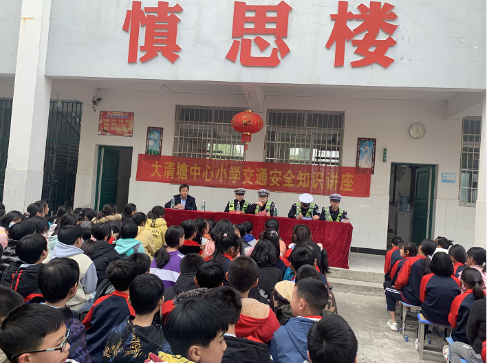 超員,校車司機準駕不符……全州交警開展校車安全整治 超員,校車司機準駕不符……全州交警開展校車安全整治