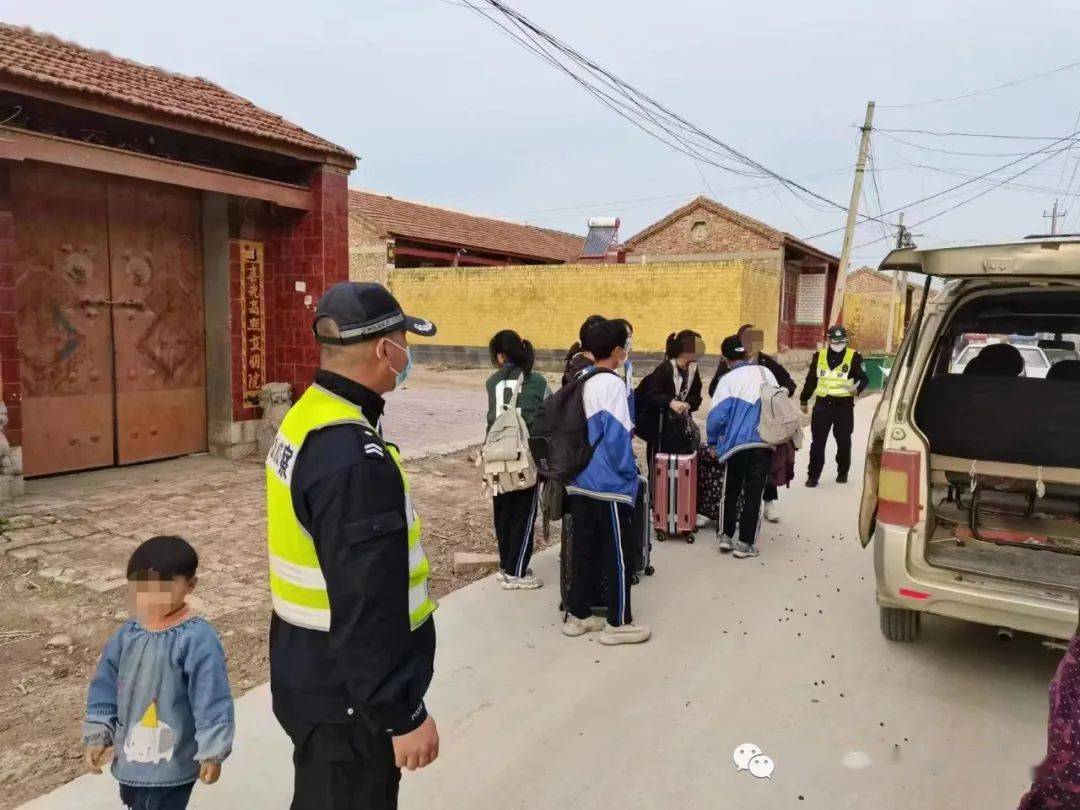 臨清“黑校車”超員,被開萬元罰單! 臨清“黑校車”超員,被開萬元罰單!