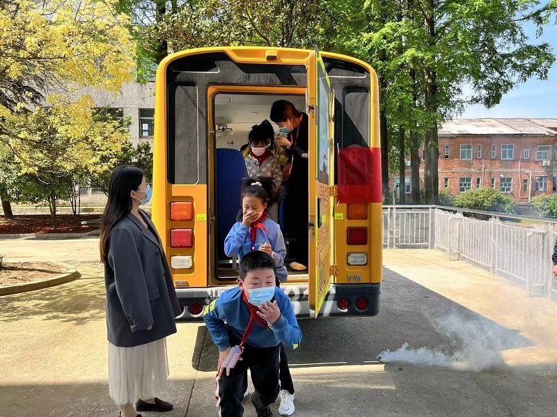 漢壽縣鴨子港小學(xué):校車安全常演練,平安出行永相伴 漢壽縣鴨子港小學(xué):校車安全常演練,平安出行永相伴