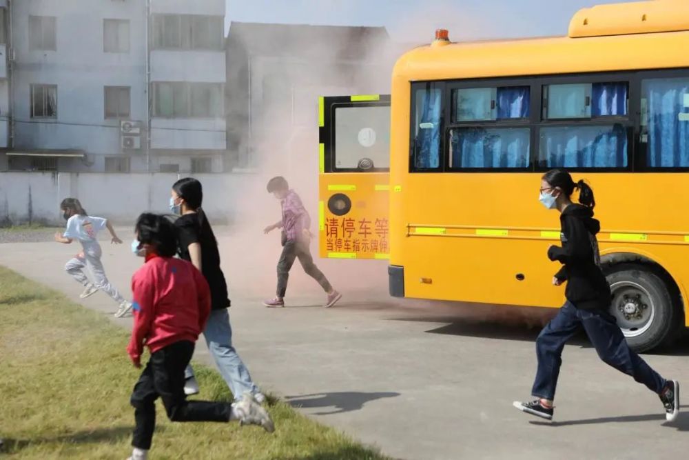 嵊州多部門協作，聯合開展校車疫情防控暨突發事件應急演練