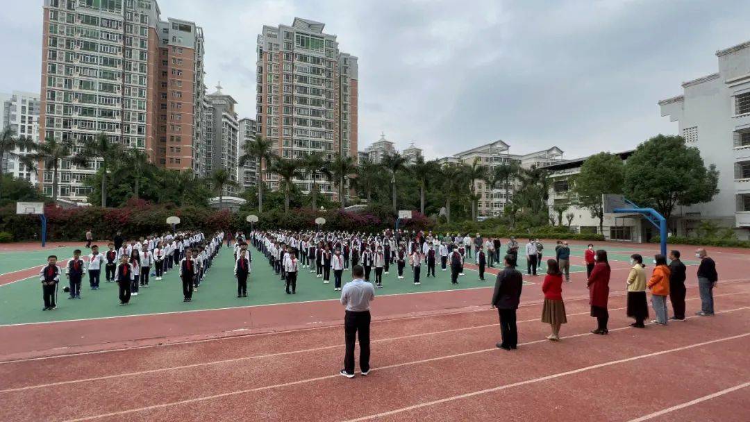心系安全 平安乘車 ——諾亞舟惠州市惠城區(qū)惠外學(xué)校校車安全疏散演練活動(dòng)