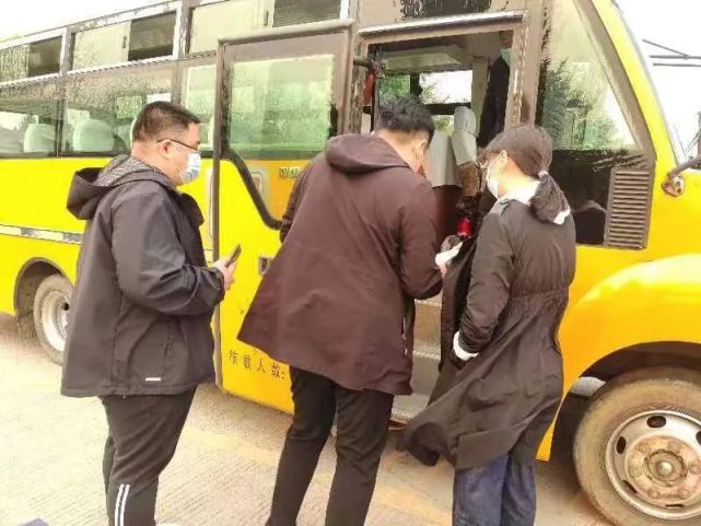 密山市教育局聯(lián)合交警隊(duì)——檢查校車安全! 圖片