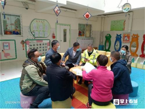 守護(hù)平安上學(xué)路官渡多部門聯(lián)合開展校車安全大檢查