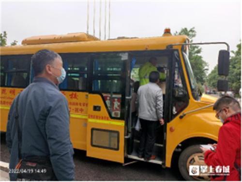 守護(hù)平安上學(xué)路官渡多部門聯(lián)合開展校車安全大檢查