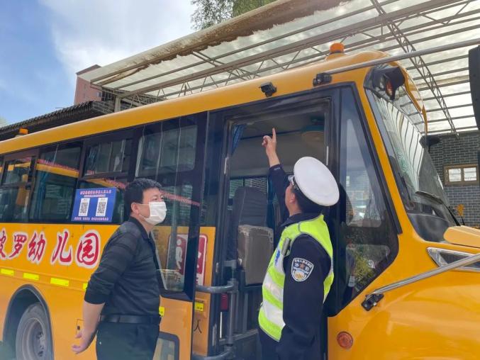 春雷行動|交警三大隊開展校車安全大檢查