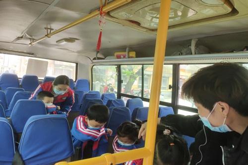萌水鎮(zhèn)中心幼兒園：校車安全，用心守護