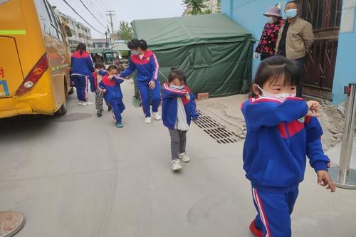 萌水鎮(zhèn)中心幼兒園：校車安全，用心守護