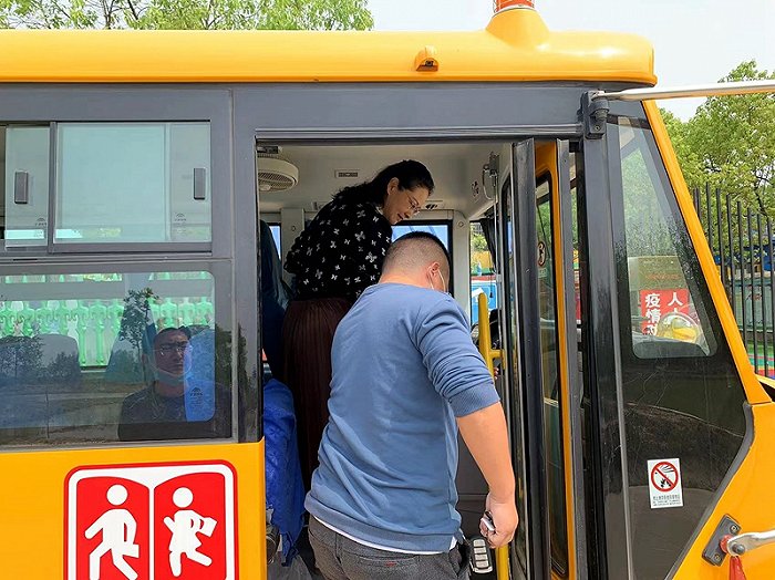 信陽潢川縣教體局多舉措加強校車安全綜合管理，保障師生出行安全