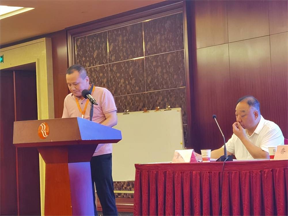 董建新當選連任湖北省校車運營行業協會會長/ 董建新當選連任湖北省校車運營行業協會會長