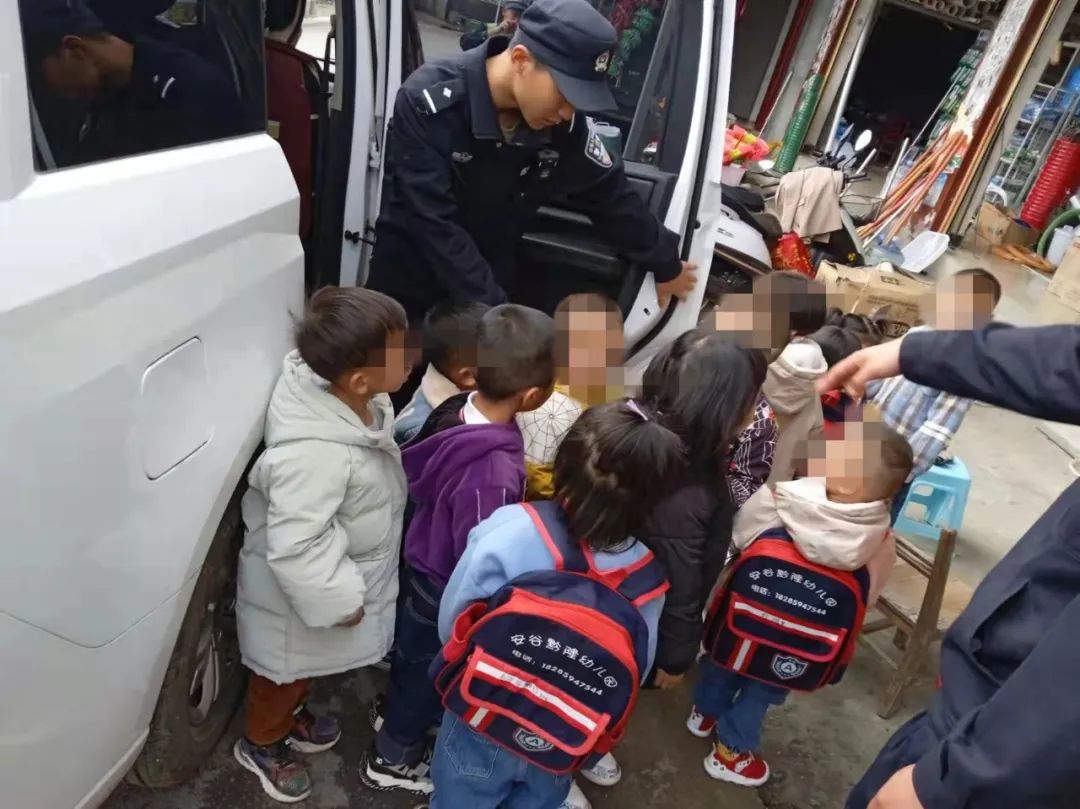 嚴(yán)重超員被判刑——晴隆縣三位“黑校車”駕駛?cè)吮灰婪ㄌ幜P! 嚴(yán)重超員被判刑——晴隆縣三位“黑校車”駕駛?cè)吮灰婪ㄌ幜P!