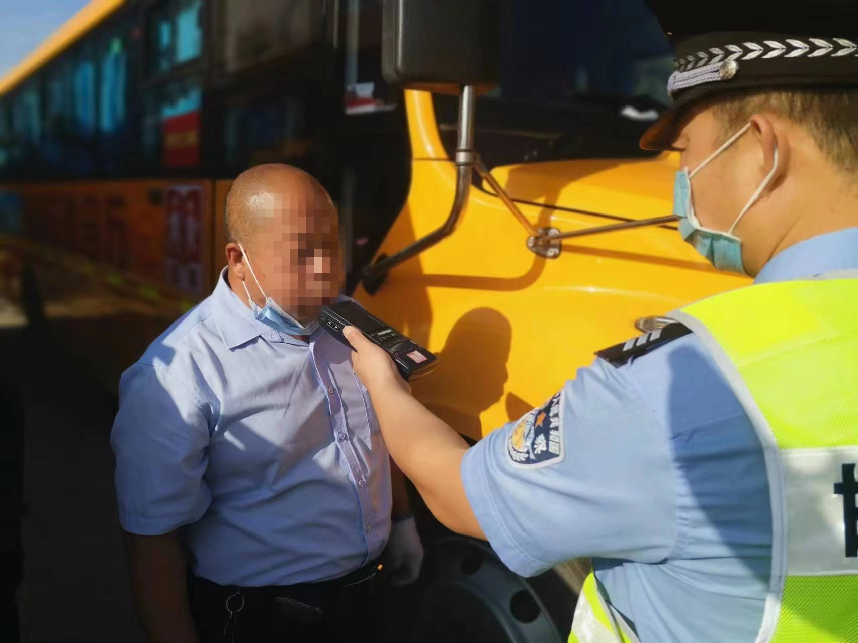 交巡警邯山一大隊嚴查校車安全 打造平安求學路 交巡警邯山一大隊嚴查校車安全 打造平安求學路