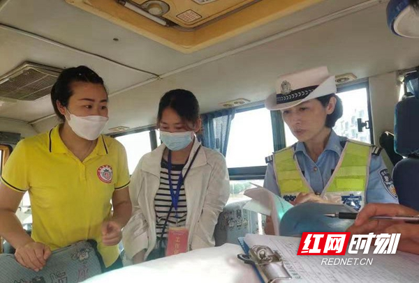 全域文明創建在行動丨鳳凰縣:校車辦組織部門聯合開展校園周邊交通問題頑瘴痼疾整治行動 為學生出行保駕護航 微信圖片_20220615114649_副本.jpg