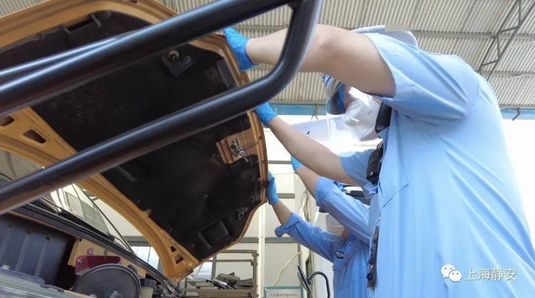 靜安交警開展校車安全檢查，護(hù)航校園安全