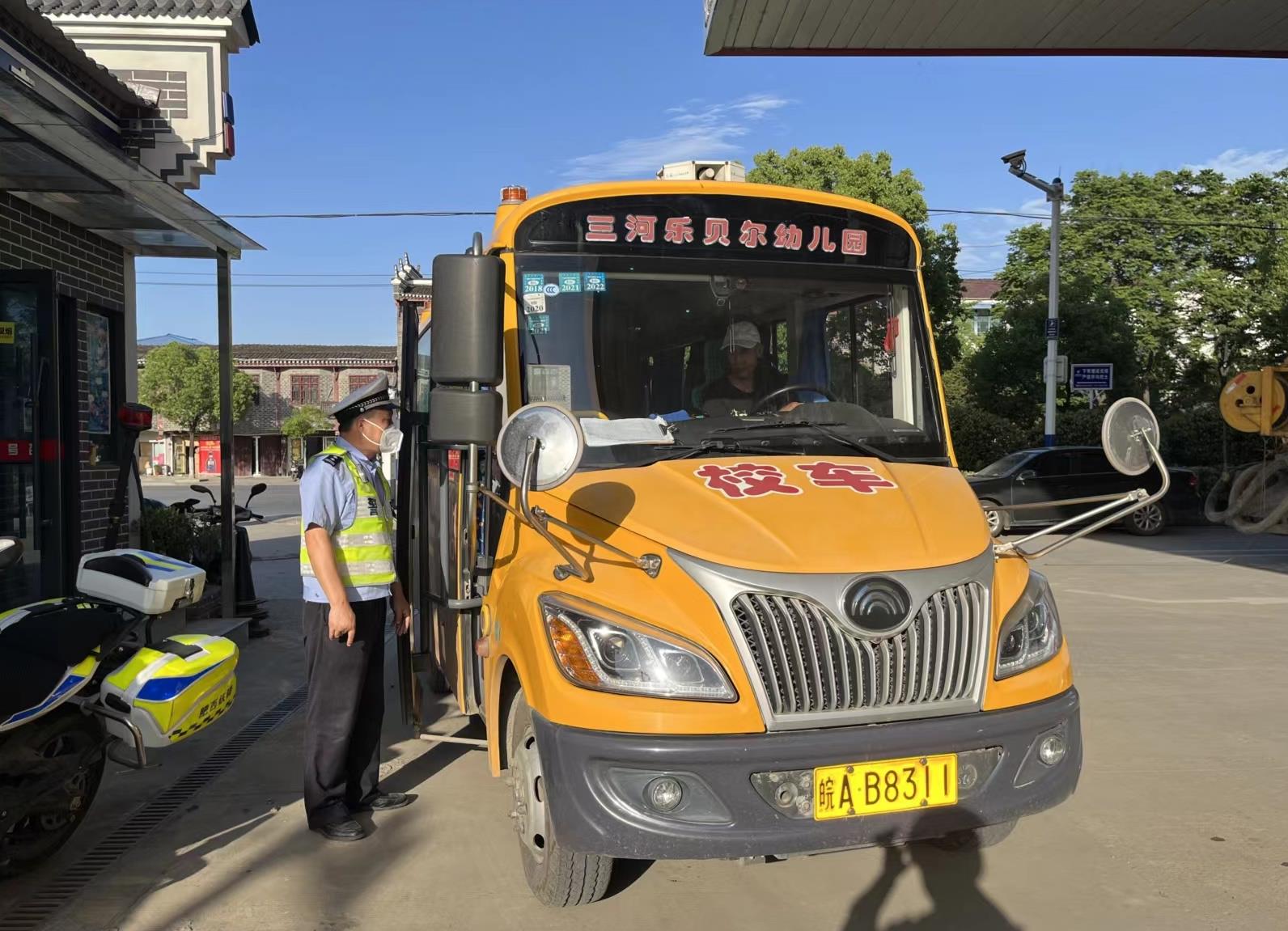 我為群眾辦實事 檢查校車安全 守護出行平安 我為群眾辦實事 檢查校車安全 守護出行平安