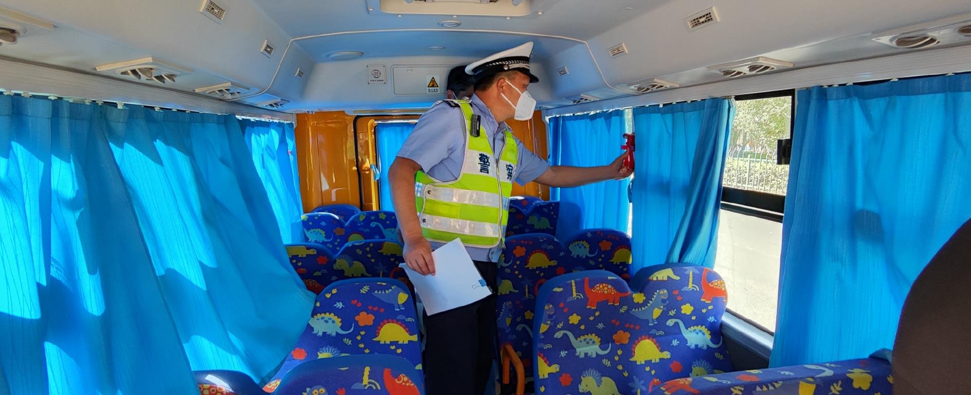 我為群眾辦實事 檢查校車安全 守護出行平安 我為群眾辦實事 檢查校車安全 守護出行平安