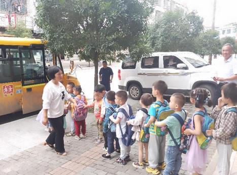 巨口鋪鎮開展校車應急疏散演練/ 巨口鋪鎮開展校車應急疏散演練