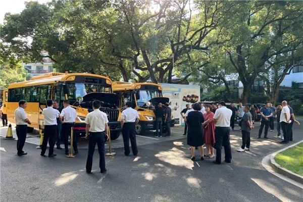 一起向未來(lái)丨歐輝校車筑夢(mèng)護(hù)航,助力華東區(qū)域孩童健康出行 一起向未來(lái)丨歐輝校車筑夢(mèng)護(hù)航,助力華東區(qū)域孩童健康出行