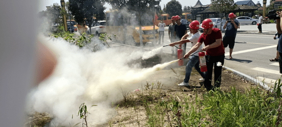 澧縣校車公司強化“安全生產月”開展救援演練活動 澧縣校車公司強化“安全生產月”開展救援演練活動