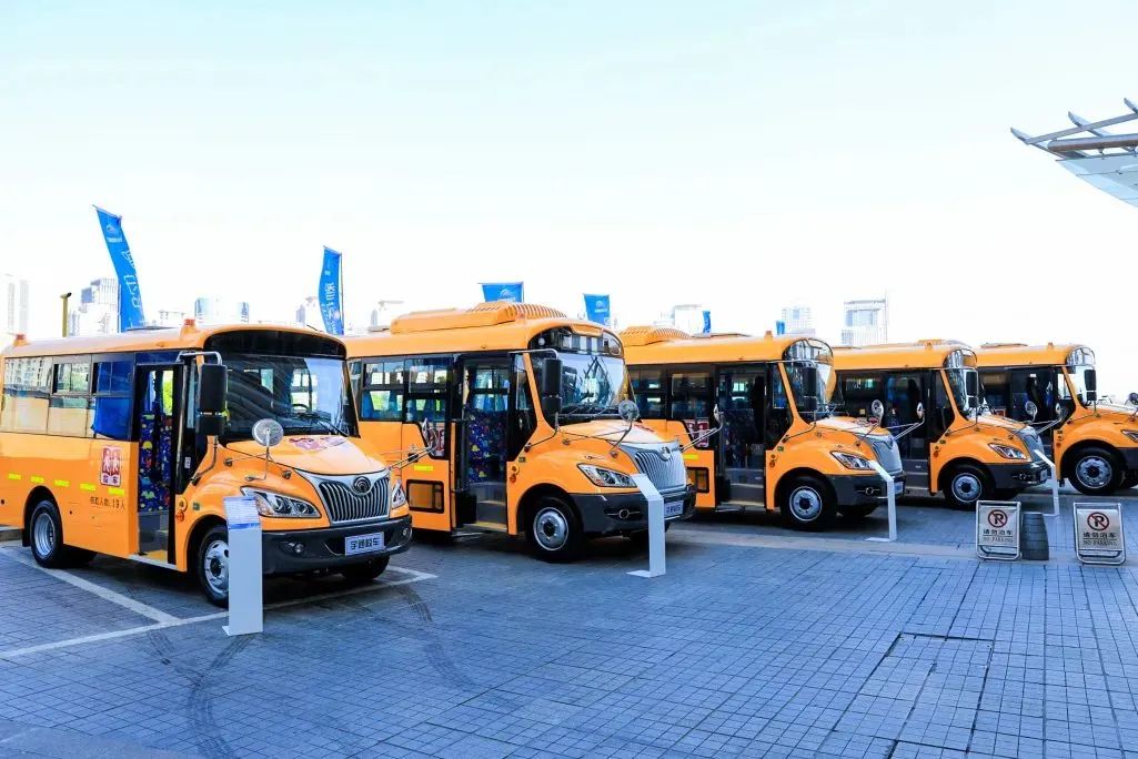 夏季高溫,宇通校車(chē)三招助力學(xué)生輕松上學(xué) 圖片