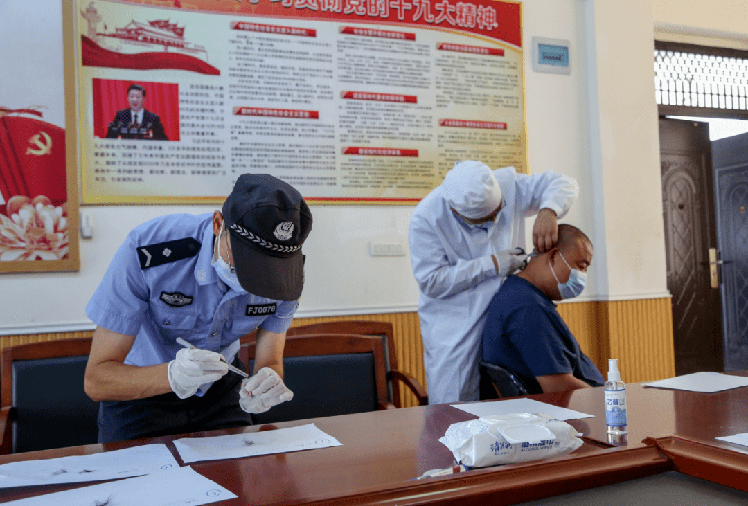 嚴查“毒駕”,京山擰緊 “平安校車”的螺絲釘 嚴查“毒駕”,京山擰緊 “平安校車”的螺絲釘