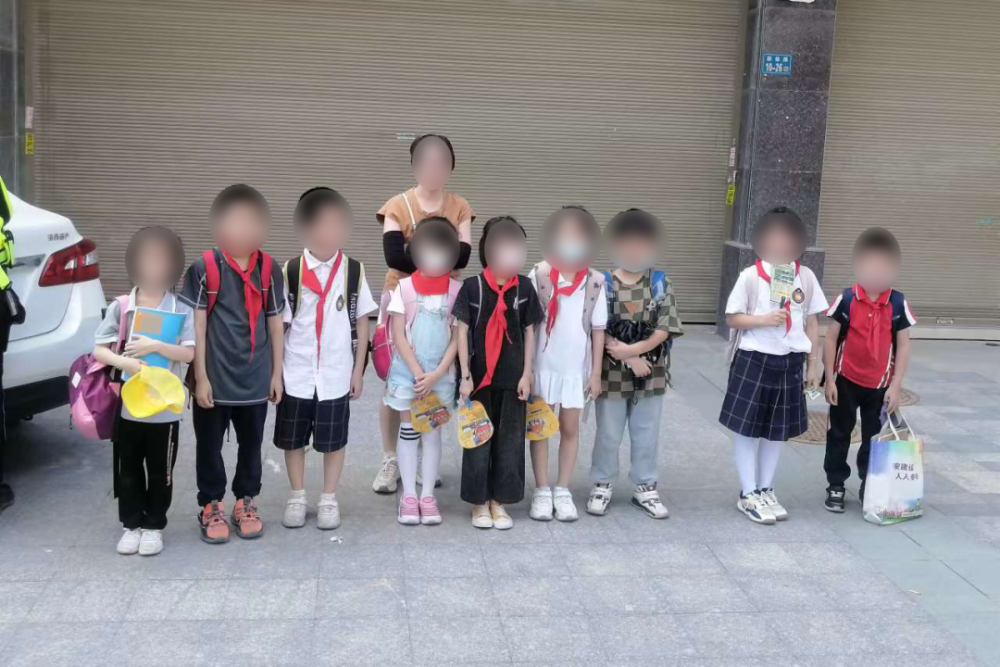 5座“校車”塞了10人？福州交警：違法！查處！