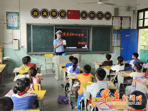 【創(chuàng)建全國文明城市】寧遠：“五個一”織密校園道路交通“安全網(wǎng)”2_副本500.jpg