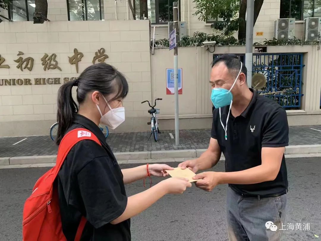 校車點對點:“上學(xué)路上有我們守護!” 校車點對點:“上學(xué)路上有我們守護!”