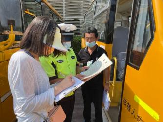 源頭監管 | 運河區教育體育局聯合滄州交警對校車進行安全檢查