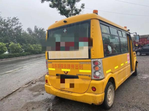 【一線微觀】安全豈能當兒戲！這樣的“黑校車”，你還敢讓孩子乘坐嗎？