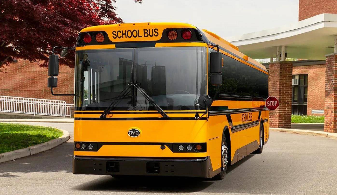 比亞迪打造的洛杉磯校車，外觀很霸氣，續航250公里，84座