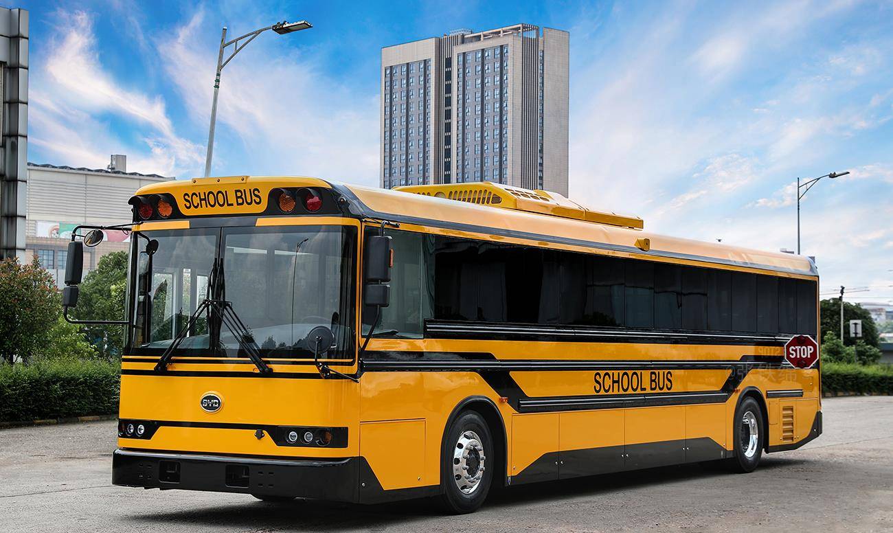 比亞迪打造的洛杉磯校車，外觀很霸氣，續航250公里，84座