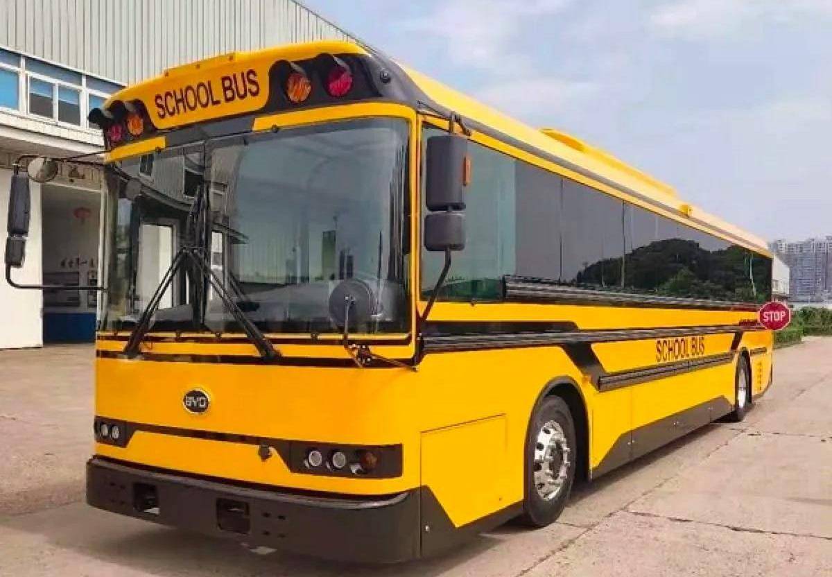 比亞迪打造的洛杉磯校車，外觀很霸氣，續航250公里，84座