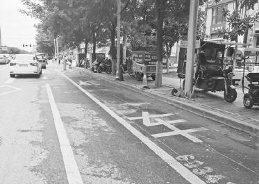 在學(xué)校密集區(qū)域設(shè)立校車專用停放車位