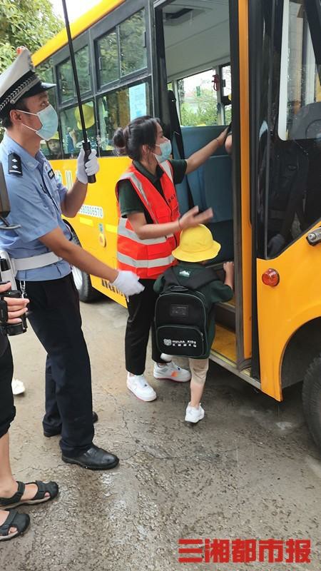 校車運(yùn)行18年零投訴、零事故,這些科技在給孩子們護(hù)航 校車運(yùn)行18年零投訴、零事故,這些科技在給孩子們護(hù)航