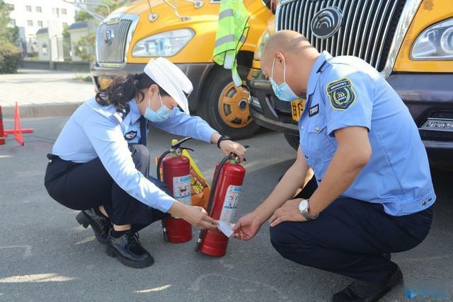 甘州公安交警:開學(xué)季走進(jìn)校車公司開展安全宣講,筑牢學(xué)生平安上學(xué)路 甘州公安交警:開學(xué)季走進(jìn)校車公司開展安全宣講,筑牢學(xué)生平安上學(xué)路