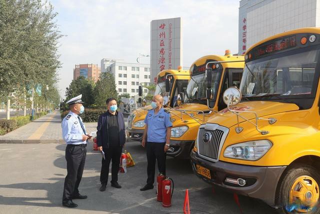 甘州公安交警:開學(xué)季走進(jìn)校車公司開展安全宣講,筑牢學(xué)生平安上學(xué)路 甘州公安交警:開學(xué)季走進(jìn)校車公司開展安全宣講,筑牢學(xué)生平安上學(xué)路