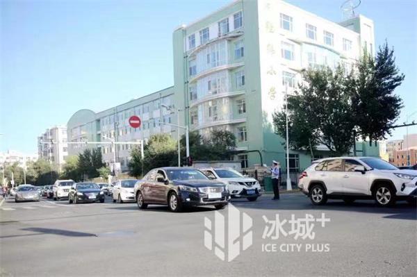 接送孩子咋停車?“校園周邊停車提示”來了 接送孩子咋停車?“校園周邊停車提示”來了