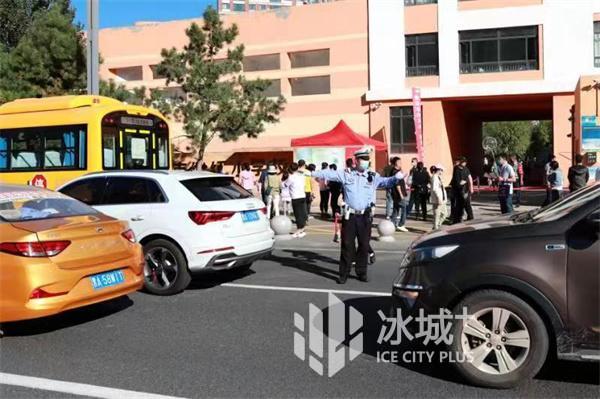 接送孩子咋停車?“校園周邊停車提示”來了 接送孩子咋停車?“校園周邊停車提示”來了