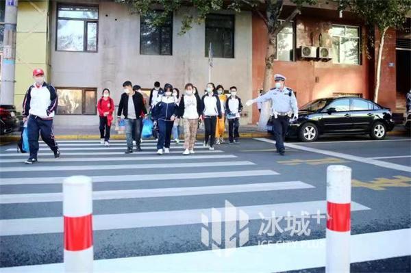 接送孩子咋停車?“校園周邊停車提示”來了 接送孩子咋停車?“校園周邊停車提示”來了