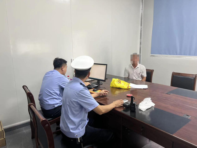 「百日行動·打擊」饒平一嚴重超員“黑校車”駕駛員被依法立案偵查! 【百日行動·打擊】饒平一嚴重超員“黑校車”駕駛員被依法立案偵查!