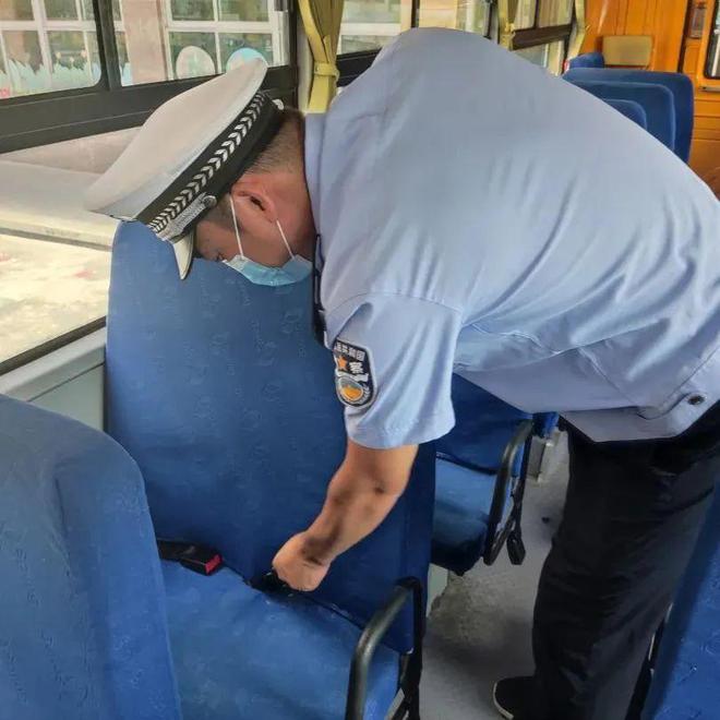 百日行動(dòng)|潮南公安:開(kāi)展校車(chē)安全檢查和校車(chē)司機(jī)安全宣傳教育活動(dòng) 百日行動(dòng)|潮南公安:開(kāi)展校車(chē)安全檢查和校車(chē)司機(jī)安全宣傳教育活動(dòng)