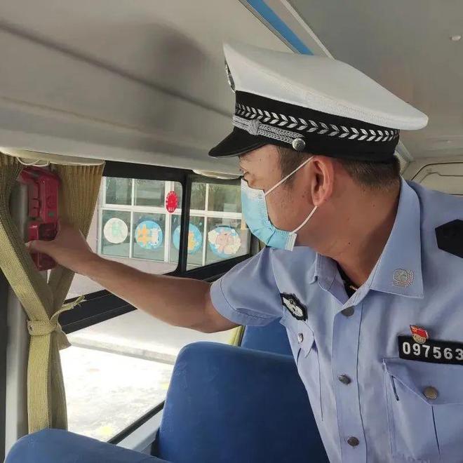 百日行動(dòng)|潮南公安:開(kāi)展校車(chē)安全檢查和校車(chē)司機(jī)安全宣傳教育活動(dòng) 百日行動(dòng)|潮南公安:開(kāi)展校車(chē)安全檢查和校車(chē)司機(jī)安全宣傳教育活動(dòng)