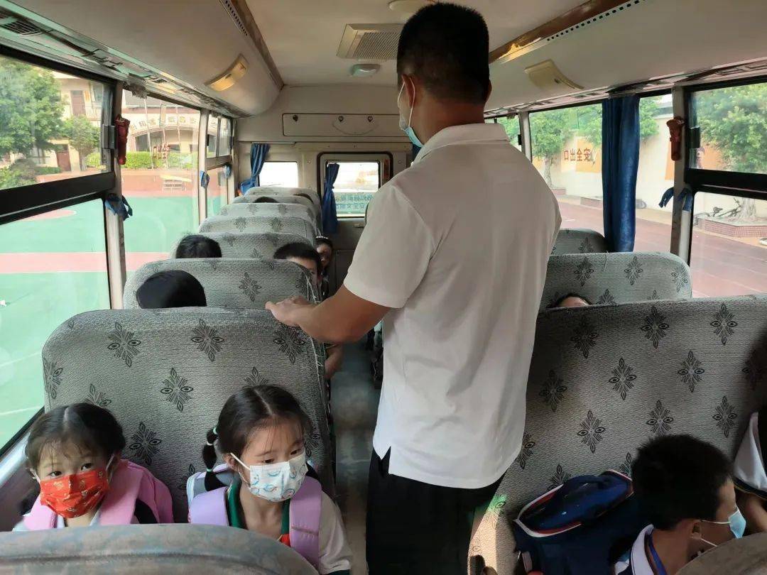 【萬和·演練】校車安全常演練 平安出行永相伴 【萬和·演練】校車安全常演練 平安出行永相伴
