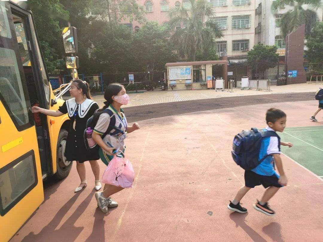 【萬和·演練】校車安全常演練 平安出行永相伴 【萬和·演練】校車安全常演練 平安出行永相伴