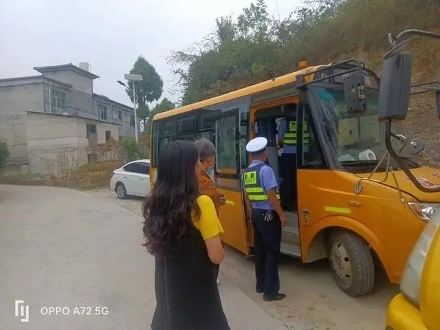 碧江交警進(jìn)轄區(qū)幼兒園開展校車安全大檢查/ 碧江交警進(jìn)轄區(qū)幼兒園開展校車安全大檢查